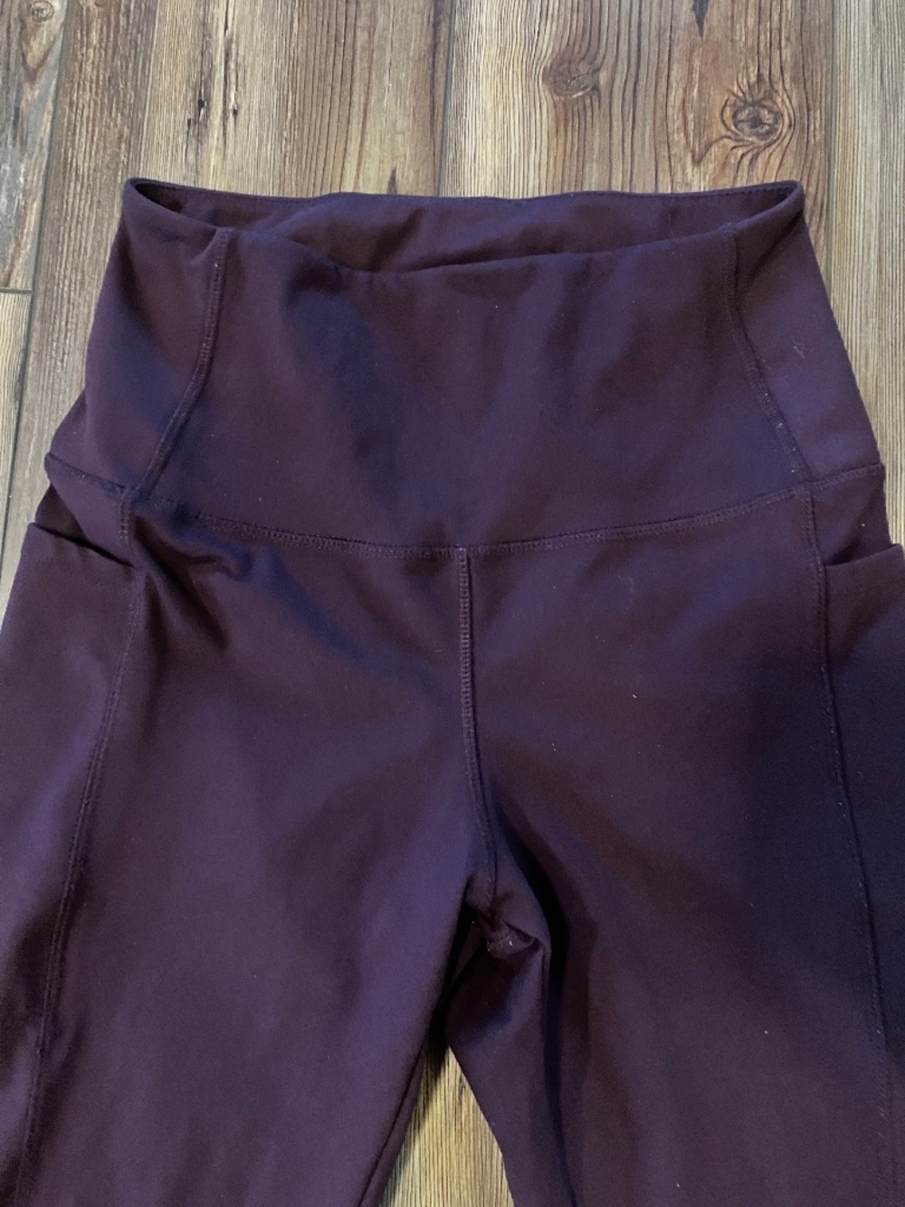 Danskin Women’s Leggings Size Medium Mulberry Burgundy Side Pockets